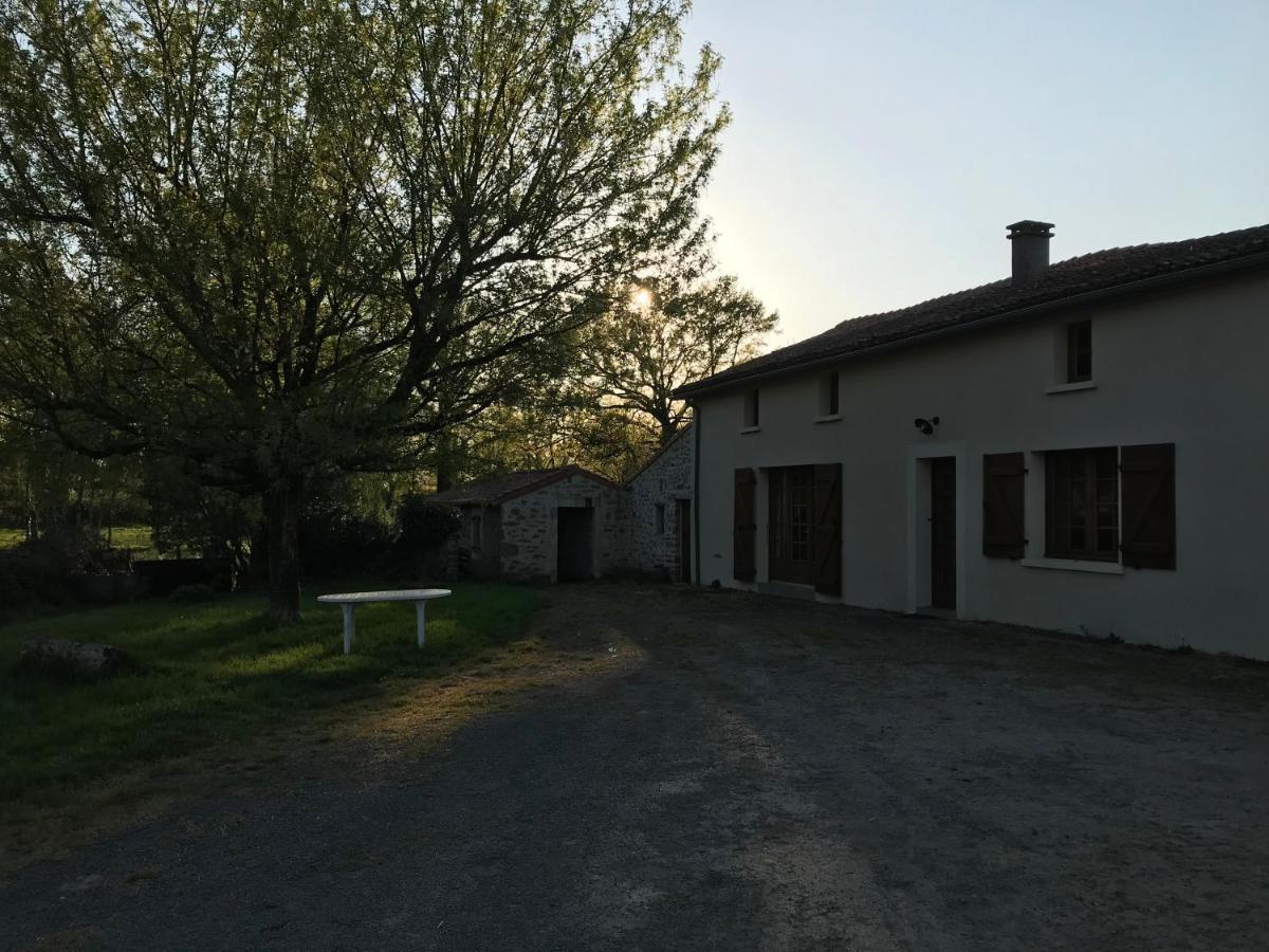 Gite A La Ferme Les Places La Chapelle-Bertrand Zewnętrze zdjęcie