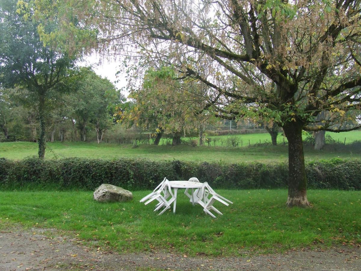 Gite A La Ferme Les Places La Chapelle-Bertrand Zewnętrze zdjęcie